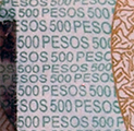 Detalle de texto microimpreso del anverso del billete de 500 pesos de la familia F