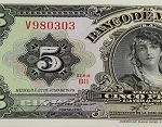 Fragmento del anverso del billete de 5 pesos de la familia AA fabricado por la American Bank Note Company