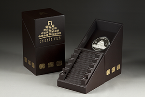 Estuche de pedestal con la moneda de plata de la colecci�n Chich�n Itz�, observatorio